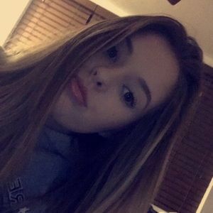 Meet your Posher, Alexia